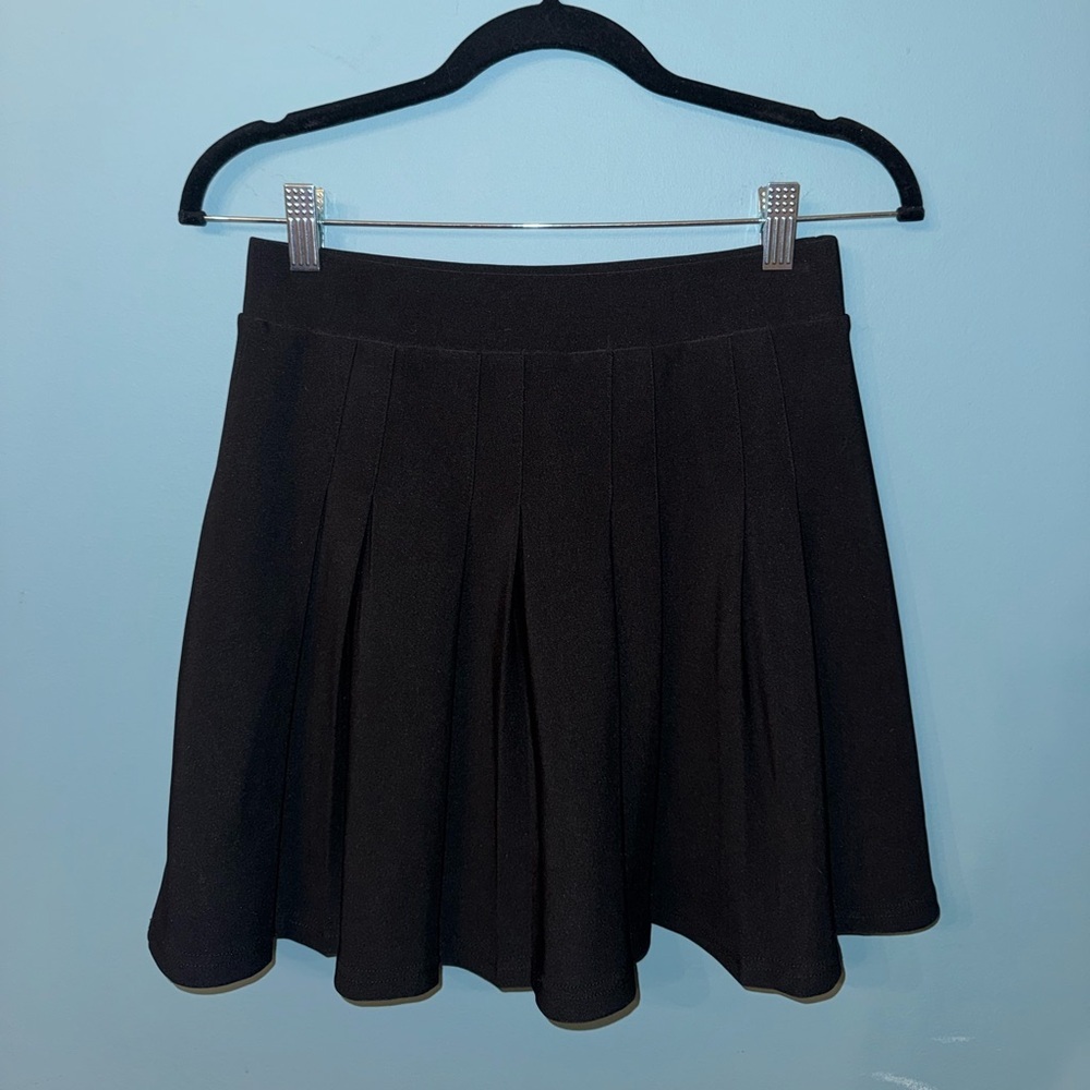 Women’s Pleated Black Skorts